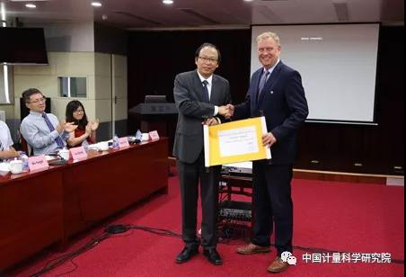 NIM Director Fang Xiang delivered a letter of appointment to Peter Thompson, CEO of NPL